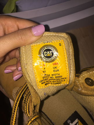 Orginal cat temiz giyildi fakat sarı olduğu için hafif kiri bile