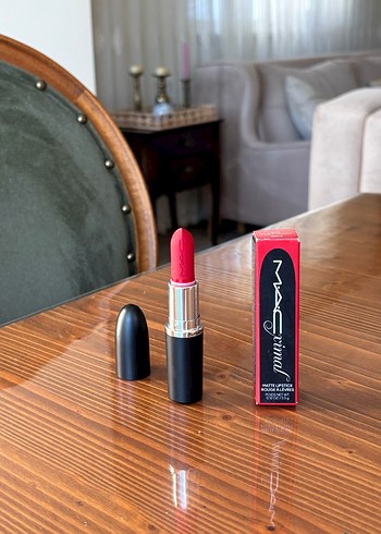Beden MAC ruby woo 691