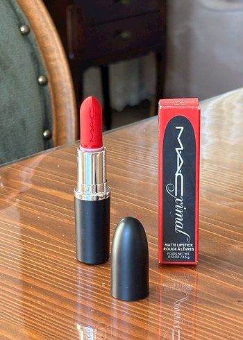 Beden kırmızı Renk MAC ruby woo 691
