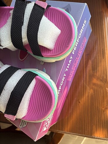 38 Beden siyah Renk Skechers sandalet
