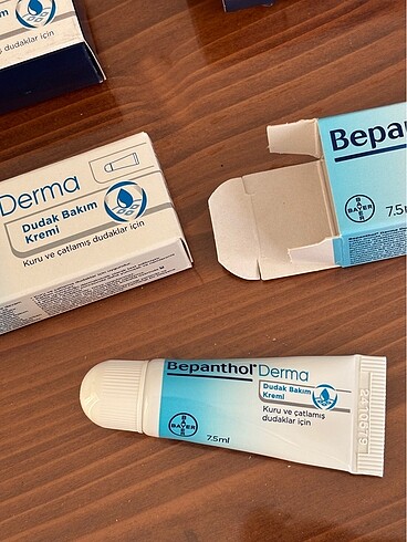 Diğer Bepanthol onarıcı dudak kremi