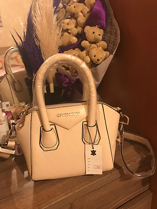 GIVENCHY Givenchy kol çantası