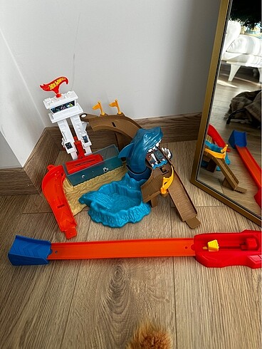 Hot Wheels Hot wheels köpek balığo seti ve fırlatma seti