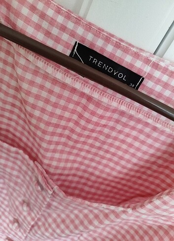 m Beden Trendyolmilla pembe kareli crop bluz 