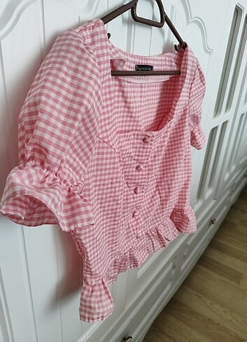 Trendyol & Milla Trendyolmilla pembe kareli crop bluz 