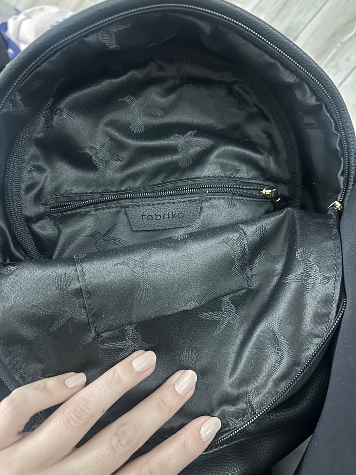 Fabrika Marka Siyah Deri Zincir Detaylı Sırt Çantası - Görsel 4