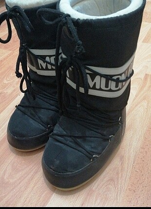 Moon boot
