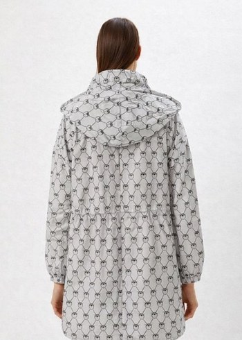 Kapüşonlu Kemerli Kadın Yağmurluk - Görsel 2