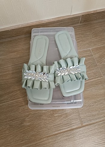 Fırfırlı Yeşil Stiletto Topuklu Kadın Terlik
