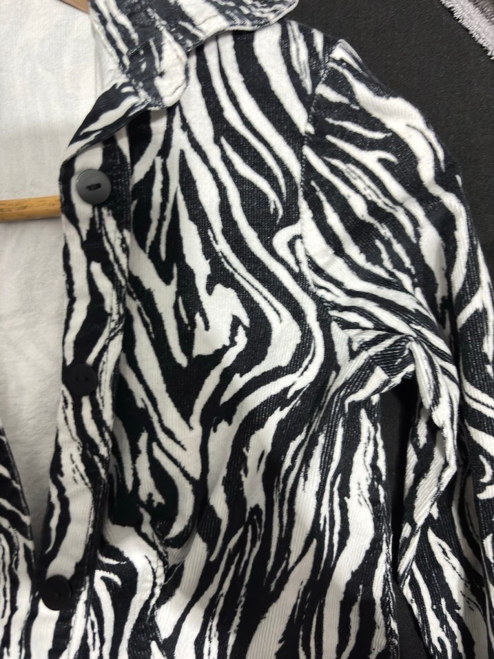 Zebra Desenli Uzun Kollu Kadife Gömlek - Görsel 2