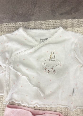 Dantel Detaylı Beyaz Baskılı Bebek Tulumu - Görsel 2