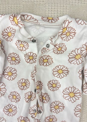 Dantel Detaylı Beyaz Baskılı Bebek Tulumu - Görsel 4