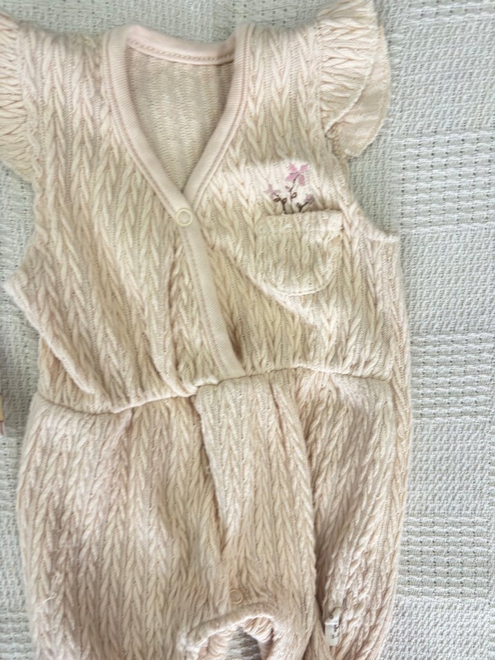 Dantel Detaylı Beyaz Baskılı Bebek Tulumu - Görsel 3