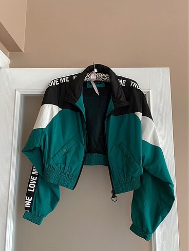 Bershka crop rüzgarlık