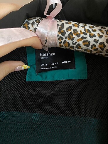 s Beden siyah Renk Bershka kısa rüzgarlık