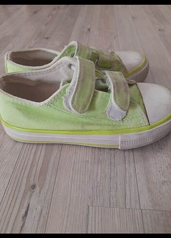 26 Beden yeşil Renk Converse modeli spor ayakkabı