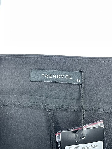 32 Beden siyah Renk Trendyol & Milla Mini Şort %70 İndirimli.