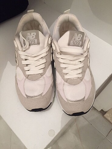 New Balance NEW BALANCE