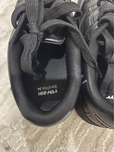 34 Beden siyah Renk Bershka spor ayakkabı