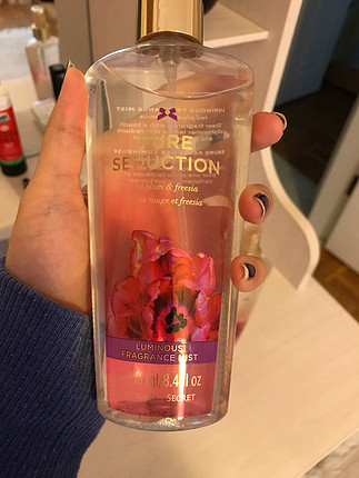 Victoria s Secret Victorias secret hic kullanilmamis vucut spreyi yari fiyatina