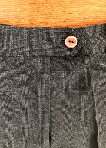 Düğmeli Gri Kadın Kumaş Bermuda Pantolon - Görsel 2