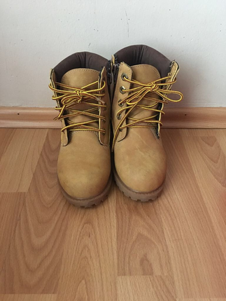 Çocuk botu