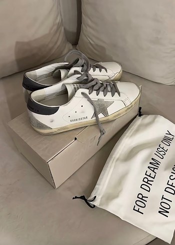 Golden Goose Deluxe 37
