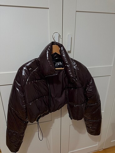 Zara Mont.