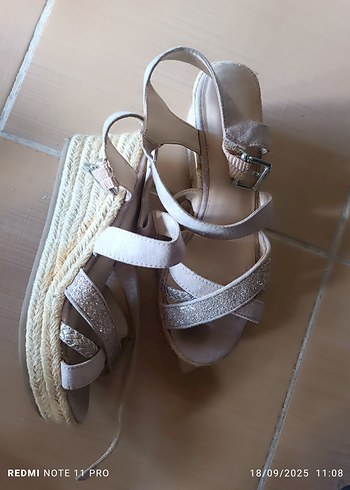 Deichmann Gri Süet Dolgu Topuklu Kadın Sandalet