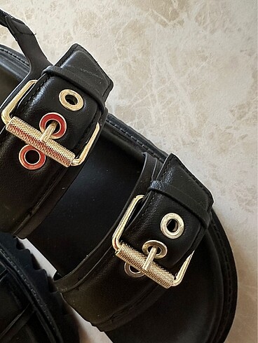 36 Beden siyah Renk Stradivarius sandalet