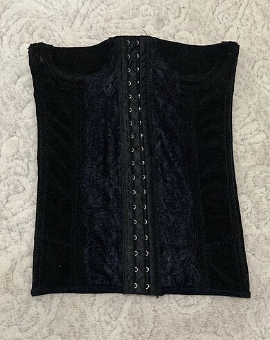 korse büstiyer gotik