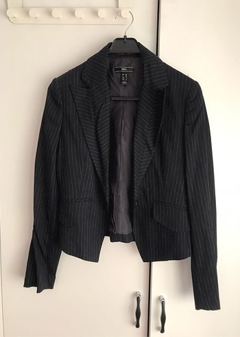 Mango marka Düğmeli Siyah Çizgili Kadın Blazer