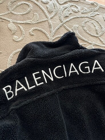 Diğer Balenciaga model peluş kaban
