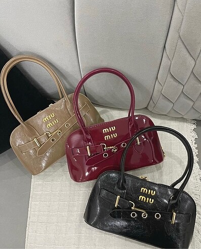 Diğer Siyah gold detaylı çanta