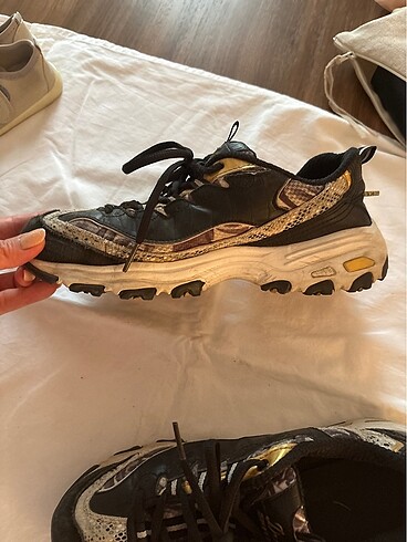 38,5 Beden Dlites serisi skechers