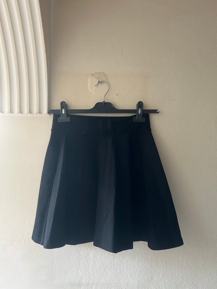 Siyah Pilili Kadın Etek - Görsel 2