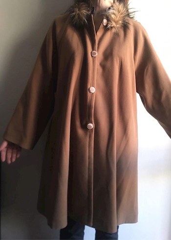 Kahverengi kapüşonlu kaban - Görsel 2