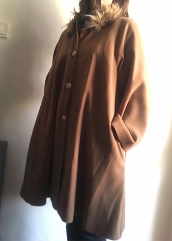 Kahverengi kapüşonlu kaban - Görsel 3