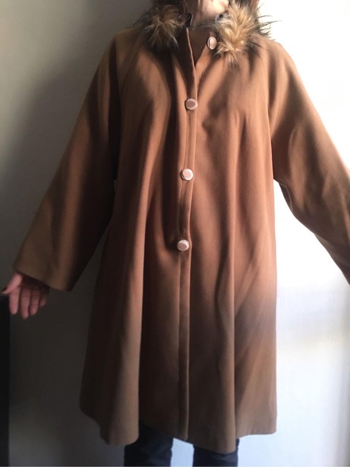 Kahverengi kapüşonlu kaban - Görsel 2