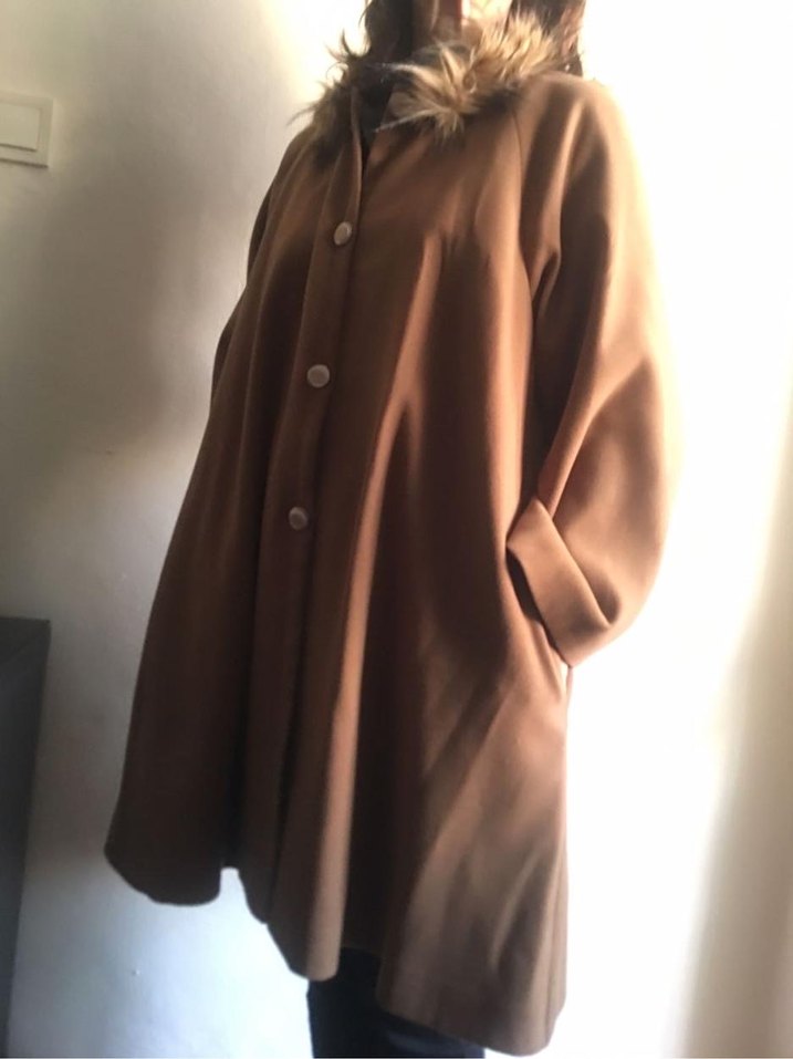 Kahverengi kapüşonlu kaban - Görsel 3