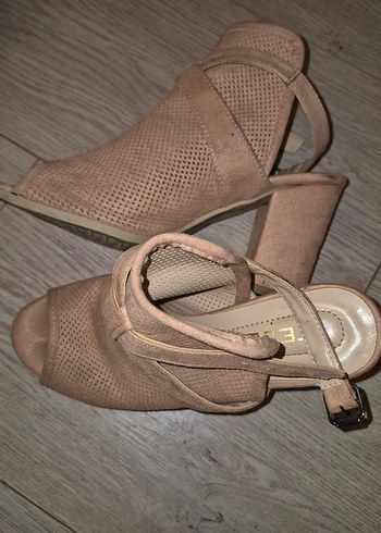 Bej Süet Kadın Dolgu Topuklu Sandalet - Görsel 2