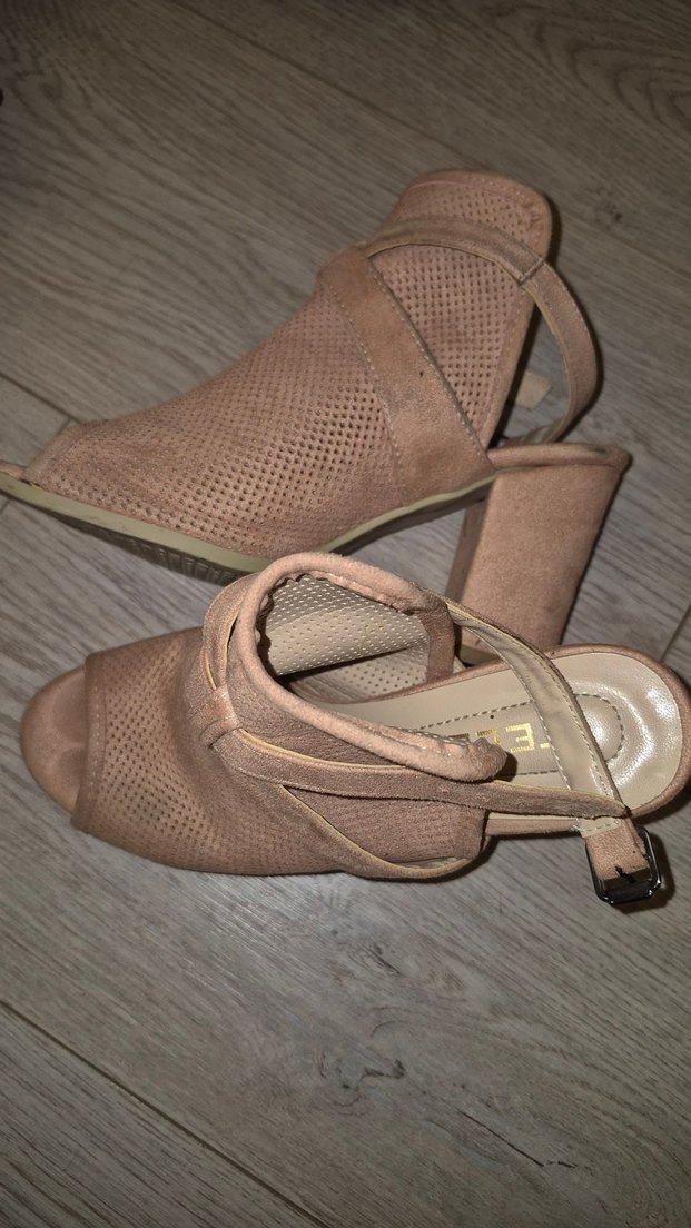 Bej Süet Kadın Dolgu Topuklu Sandalet - Görsel 2