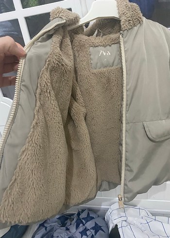 Zara Çocuk Kapüşonlu Bej Kürklü Mont - Görsel 4