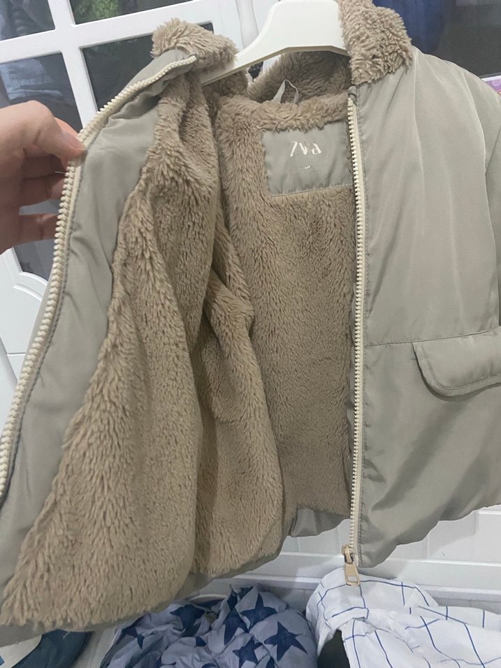 Zara Çocuk Kapüşonlu Bej Kürklü Mont - Görsel 4