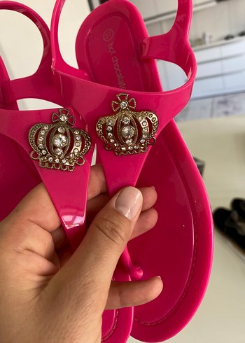 Fuşya Parlak Kadın Dolgu Topuklu Sandalet - Görsel 3