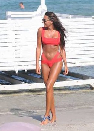 Calzedonia Eda Taşpınar ın meşhur Herve Leger bikinisinin siyahı
