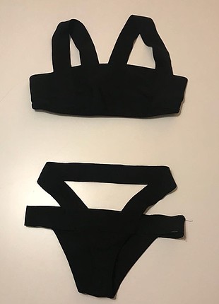 s Beden siyah Renk Eda Taşpınar ın meşhur Herve Leger bikinisinin siyahı