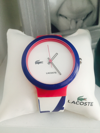 Lacoste saat