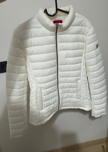 Guess Beyaz Fermuarlı Kısa Kadın Mont