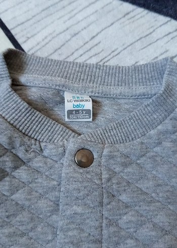 Gri Erkek Çocuk Düğmeli Süveter - Görsel 2